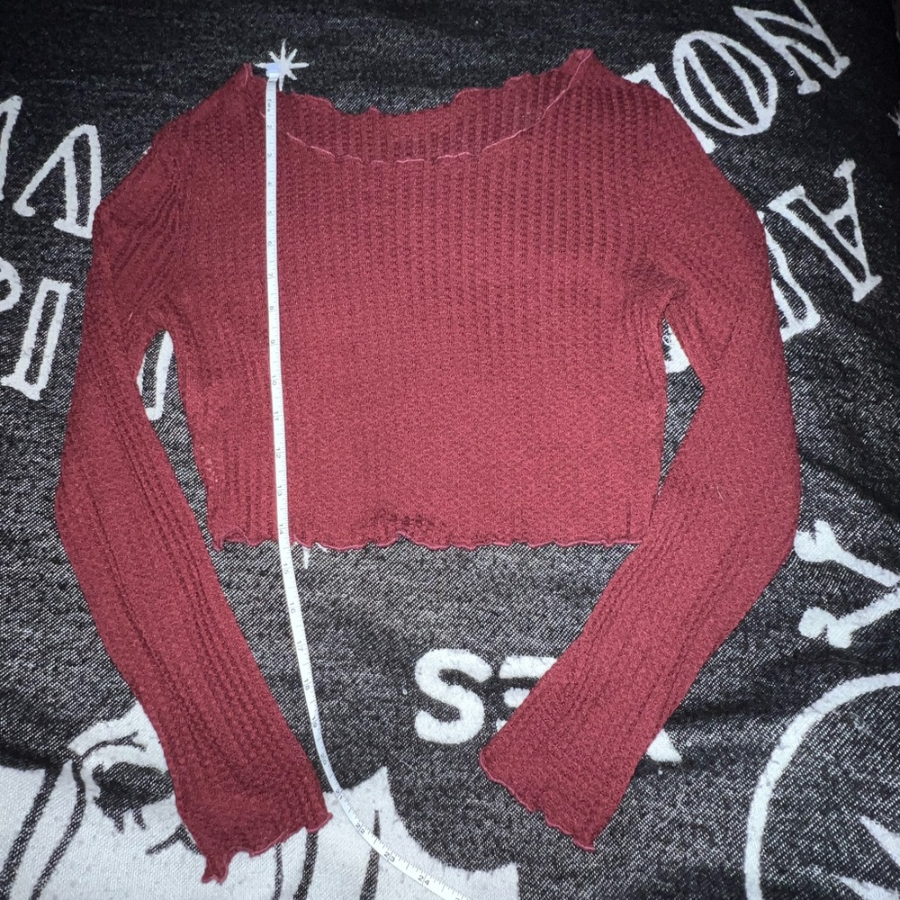 burgundy long sleeve crop top. fits like x-small
